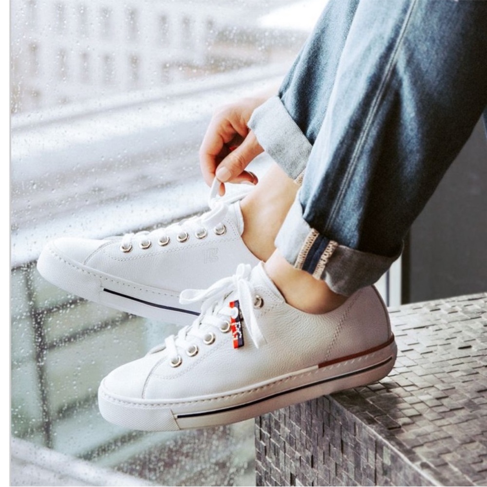 Paul Green Carly white leather low top sneakers size US 7